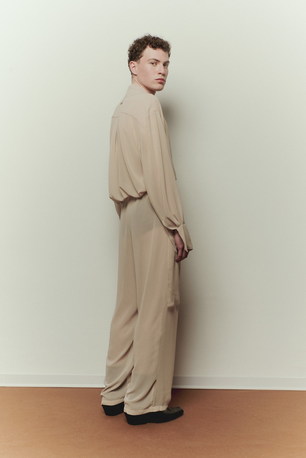 Girlfriend Shirt in Beige Georgette