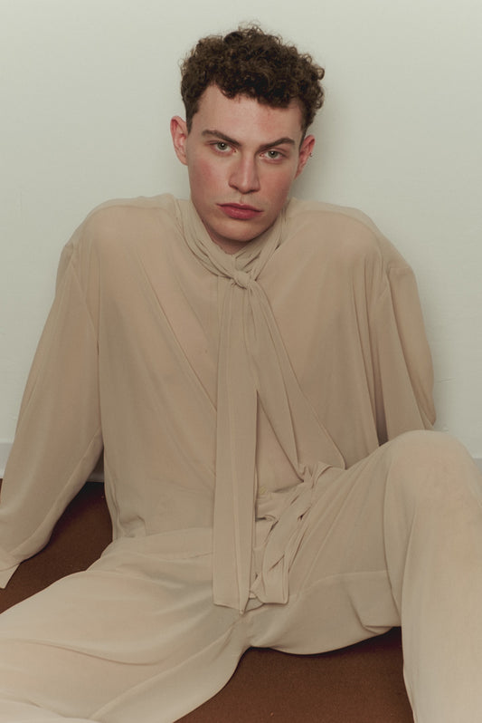 Girlfriend Shirt in Beige Georgette